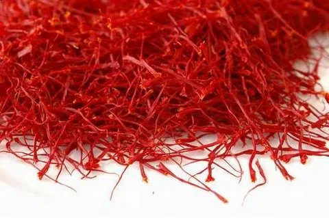 تصویر 3 از زعفران وحشی کوهی ممتاز با رشته‌ های سالم و رنگ‌ دهی قوی